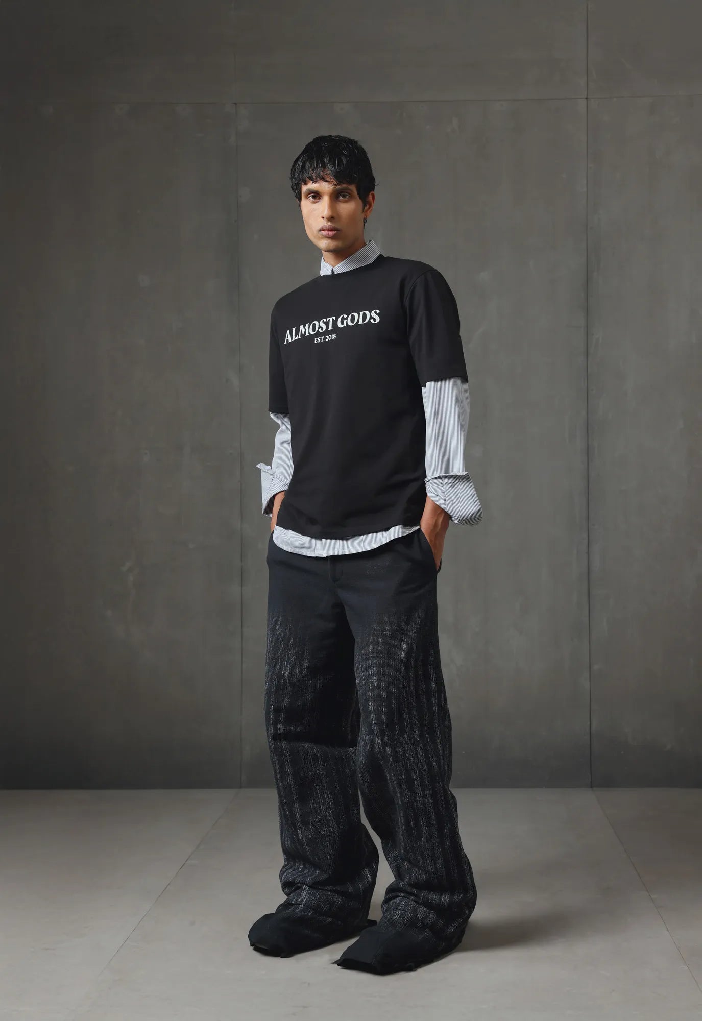 Logo Relaxed Tee in Black