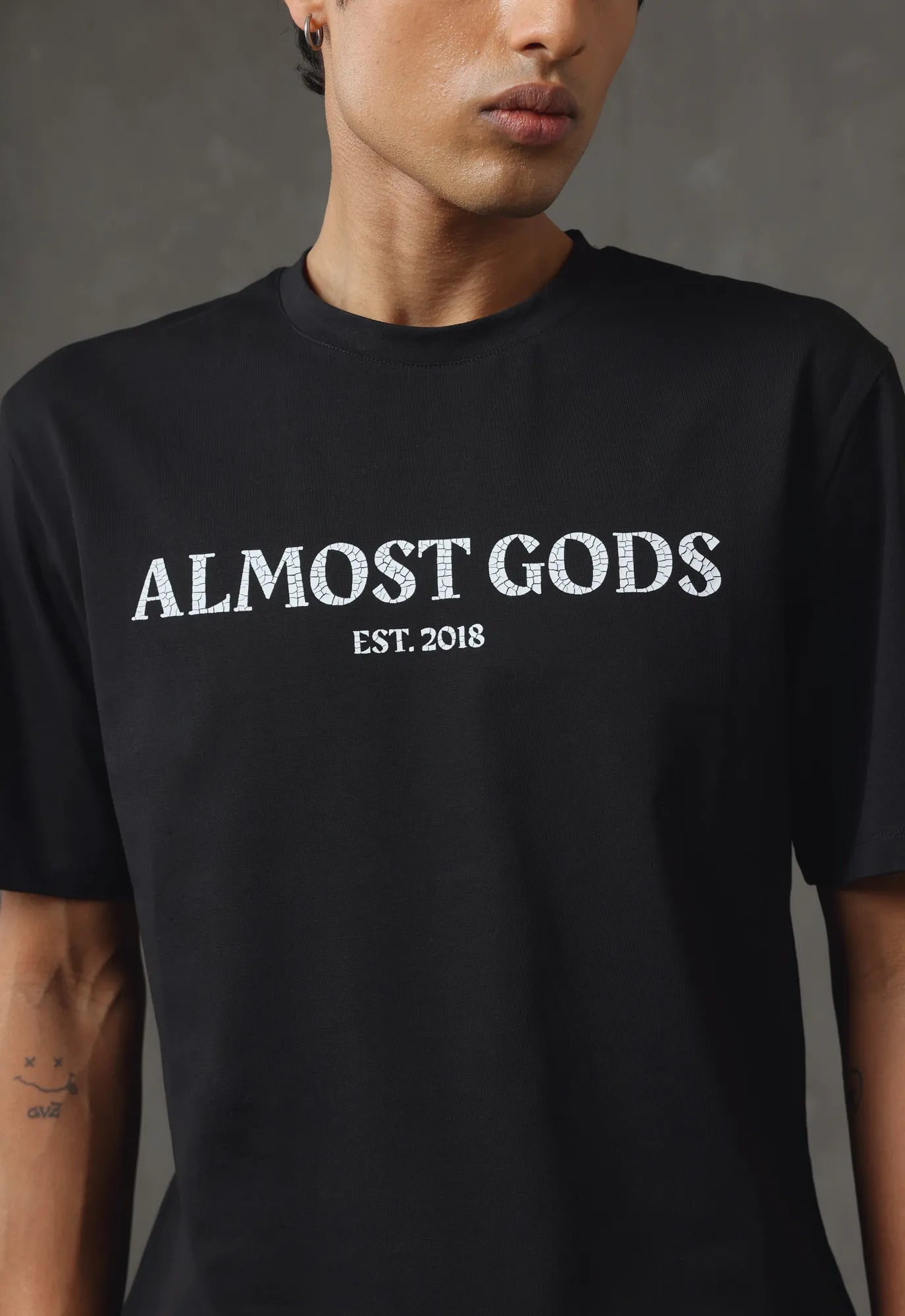 Logo Relaxed Tee in Black